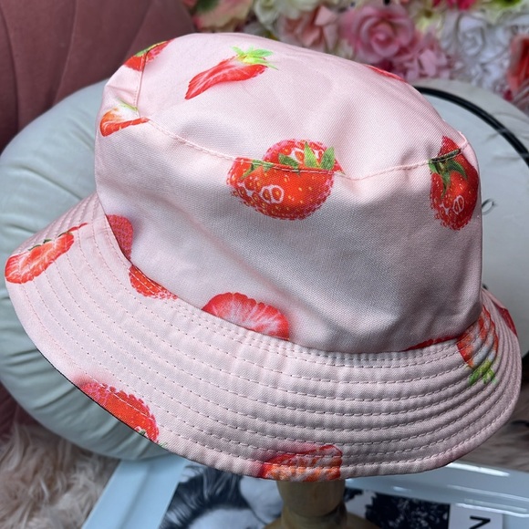 STRAWBERRY BUCKET HAT π - Picture 2 of 8